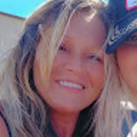 Meet your Posher, Stephanie - Picture 1 of 1